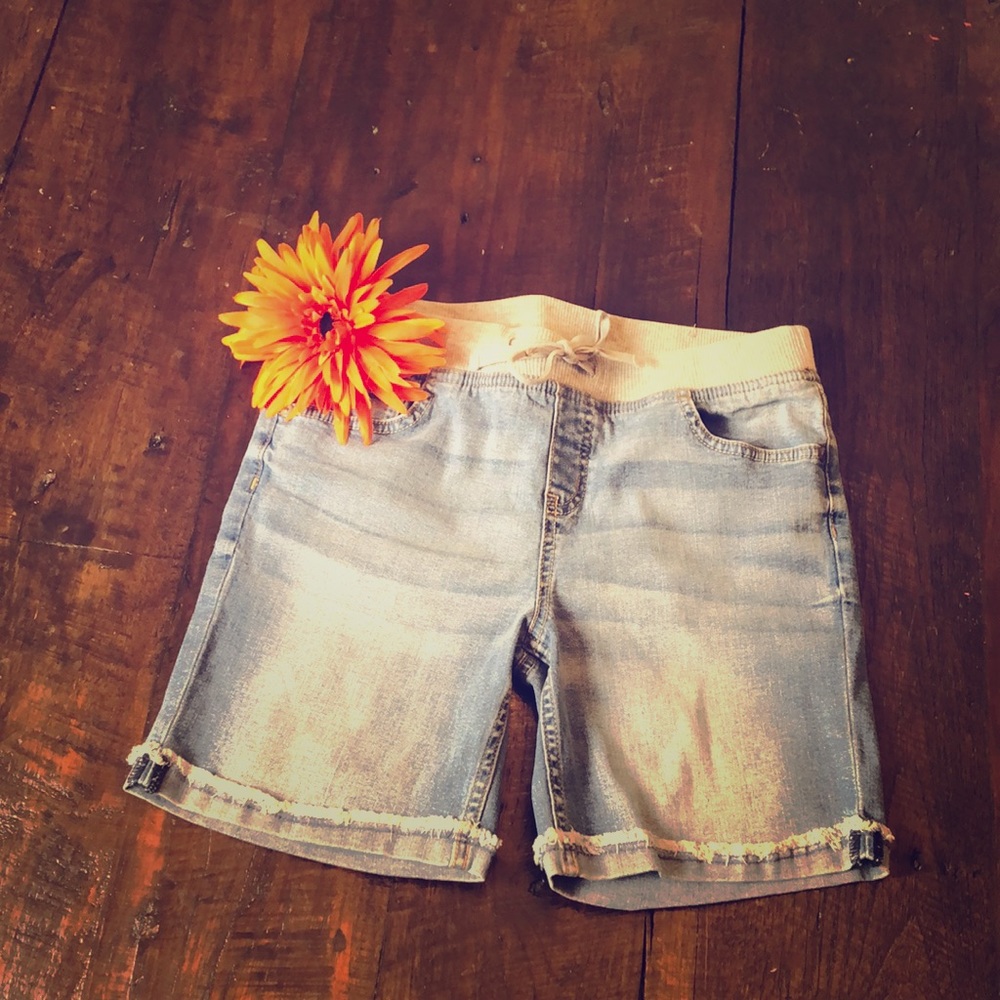 Girls/Youth Jean shorts.